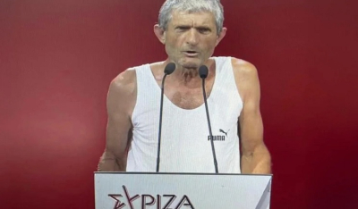 Συνέδριο ΣΥΡΙΖΑ: Εμεινε με το φανελάκι λόγω έλλειψης κλιματιστικών