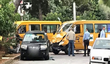 Τροχαίο με σχολικό λεωφορείο στη Βούλα