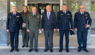 Ο Υφυπουργός Προστασίας του Πολίτη και ο Αρχηγός της Ελληνικής Αστυνομίας επισκέφτηκαν τους αστυνομικούς που νοσηλεύονται στο 401 Γενικό Στρατιωτικό Νοσοκομείο Αθηνών