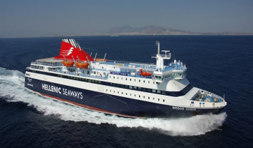 Έκτακτη προσσέγγιση του Blue Star Χίος στο Λαύριο