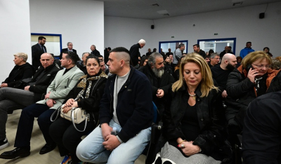 Διεκόπη για την 1η Απριλίου η δίκη για τα Τέμπη - Οργισμένοι συγγενείς αντιδρούν για την αίθουσα της δίκης (βίντεο)