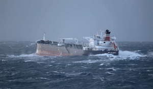 Ακυβέρνητο πλοίο ανοιχτά της Άνδρου με 24 άτομα πλήρωμα