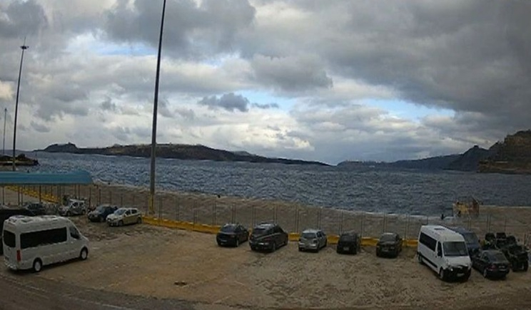 Κλειστό το λιμάνι της Σαντορίνης λόγω κατολισθήσεων - Τι εξηγεί καθηγητής (βίντεο)