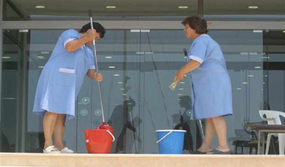 Με ποια σειρά πρέπει να καθαρίζετε το σπίτι σας για να αποφύγετε τα μικρόβια