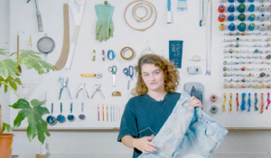 Fixing Fashion: Μία πλατφόρμα με βιντεομαθήματα για να επιδιορθώνουμε τα ρούχα μας [βίντεο]