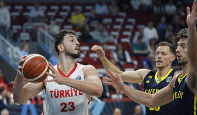 Eurobasket 2025: Δύσκολα στα προημιτελικά η Τουρκία του Αταμάν, 85-79 την Σουηδία - Βίντεο