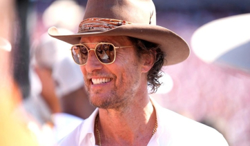 Στην Αντίπαρο ο σταρ του Χόλιγουντ Μάθιου ΜακΚόναχι