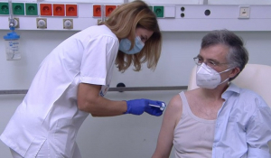 Εμβόλιο - Κορονοϊός: Εμβολιάστηκε ο Σωτήρης Τσιόδρας