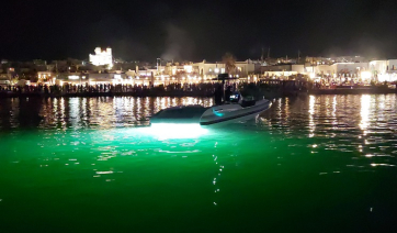 Πάρος, Νάουσα: «Κούρσες» πλωτής χλιδής στο λιμάνι – Τα πηγαινέλα διασημοτήτων που φθάνουν incognito με υπερπολυτελή γιότ