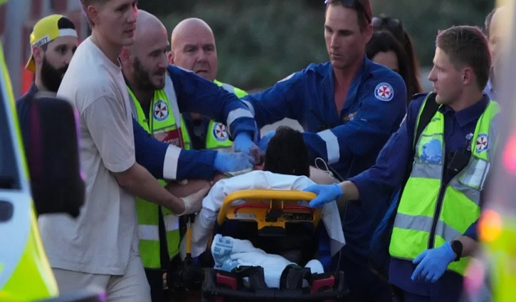 Αυστραλία: Σοκ από την τρομοκρατική επίθεση σε παραλία, «στόχος η εβραϊκή κοινότητα» -12 νεκροί, τα βίντεο με τους ένοπλους