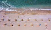 Σκέψεις να ανοίξουν οι οργανωμένες παραλίες ενόψει του μίνι καύσωνα -Φόβοι για συνωστισμό στις ελεύθερες