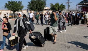 Λωρίδα της Γάζας: Άνοιξε το πέρασμα της Ράφα για ξένους υπηκόους και τραυματίες - Δεκάδες άτομα έφυγαν προς Αίγυπτο