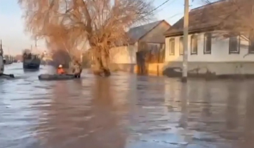 Ρωσία: Οι αρχές απομάκρυναν περισσότερους από 700 ανθρώπους στο πλημμυρισμένο Ορσκ