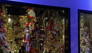 Διαφορετικά τα φετινά Χριστούγεννα: Ανοίγουν πρώτα τα εποχικά καταστήματα, ψώνια με «click away»