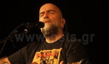 Πάρος: Εγκαινιάστηκε ως συναυλιακός χώρος η Αίθουσα του ΕΠΑ.Λ στην Παροικία με την ξεχωριστή συναυλία του Μπάμπη Στόκα.