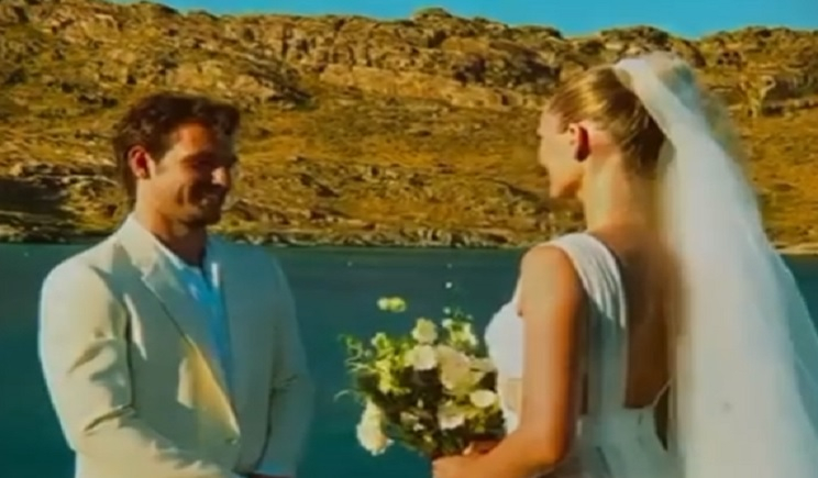 Πάρος: «Ένιωσα σαν να έζησα το πιο όμορφο όνειρο» - Super Model εκθαμβωτικής ομορφιάς σε ρομαντικό γάμο με ηθοποιό στην Πάρο! (Βίντεο)