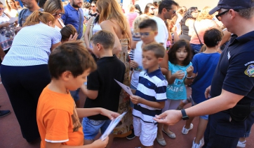 Ενημερωτικά φυλλάδια με συμβουλές οδικής ασφάλειας στo Νότιο Αιγαίο