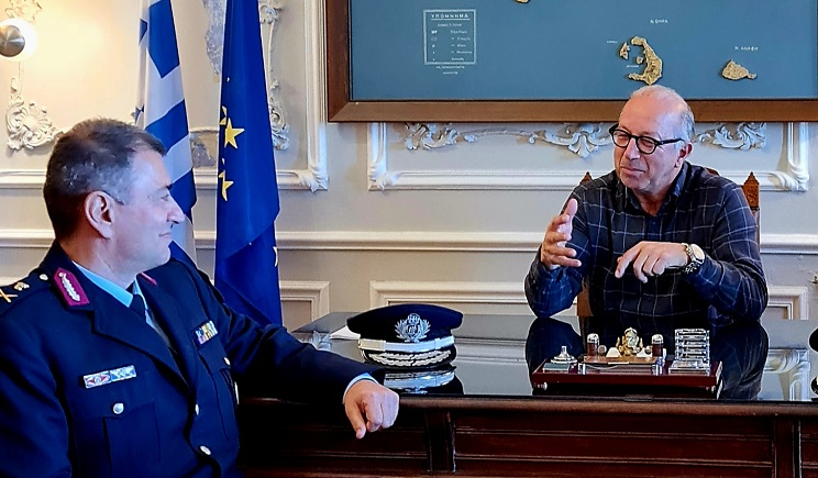 Τον νέο Γενικό Περιφερειακό Αστυνομικό Διευθυντή, Ταξίαρχο Λουκά Θάνο υποδέχθηκε στο γραφείο του, ο Χωρικός Αντιπεριφερειάρχης Κυκλάδων