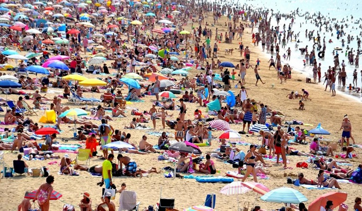 ΠΑΚΟΕ: Οι ακατάλληλες παραλίες από Πειραιά ως Βουλιαγμένη, τι έδειξαν οι αναλύσεις της