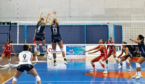 Volley League Γυναικών: Άγγιξε επική ανατροπή ο Α.Ο. Θήρας, αλλά ηττήθηκε 2-3 από τον Ολυμπιακό