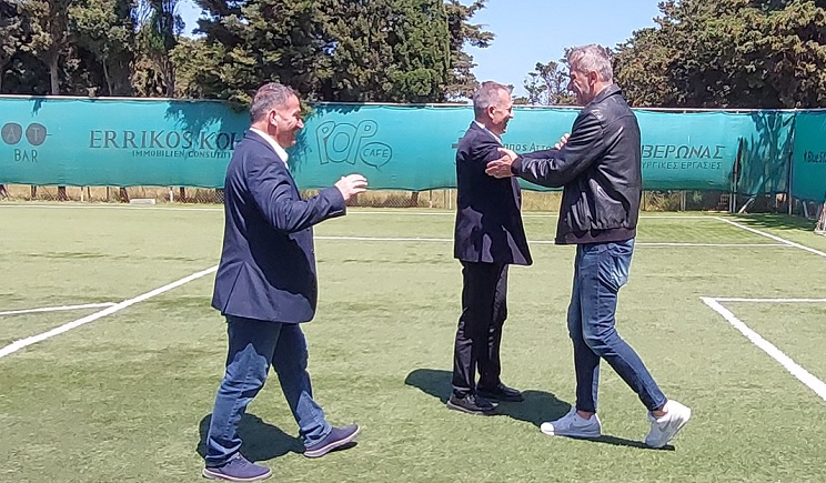 Πάρος: Υπουργός και Ολυμπιονίκης σε ρόλο… σουτέρ! – Στιγμές χαλάρωσης με γκολκίπερ διεθνή τερματοφύλακα (Βίντεο)