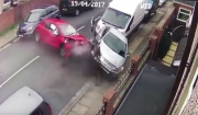 Σοκαριστικό βίντεο: Έπεσε πάνω σε 4 αυτοκίνητα και έφυγε ανενόχλητος παρέα με το σκύλο του
