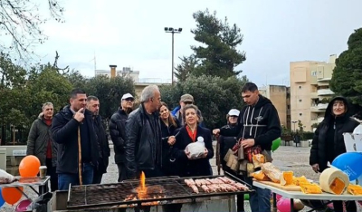 Από τη Νάξο στην Αγία Παρασκευή για την Τσικνοπέμπτη (βίντεο)