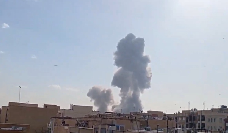 Ο Τραμπ κήρυξε πόλεμο στο Ιράν -ΗΠΑ και Ισραήλ εξαπέλυσαν μεγάλη επίθεση, η Τεχεράνη εκτόξευσε πυραύλους (βίντεο)