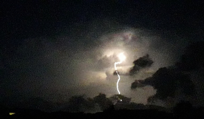 Πάρος – Κακοκαιρία «Μπάλλος»: Δέος! Πρωτοφανές φυσικό φαινόμενο άηχης 45λεπτης λάμψης στο νυχτερινό ουρανό του Αιγαίου!