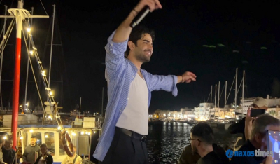 Νάξος: Χιλιάδες κόσμου στο πασχαλινό γλέντι στην παραλία της Χώρας με τον Παναγιώτη Μαύρο (video+φώτος)