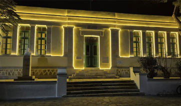 Ξεκίνησε ο Χριστουγεννιάτικος στολισμός στην Πάρο - Ετοιμάζονται εορταστικές εκδηλώσεις