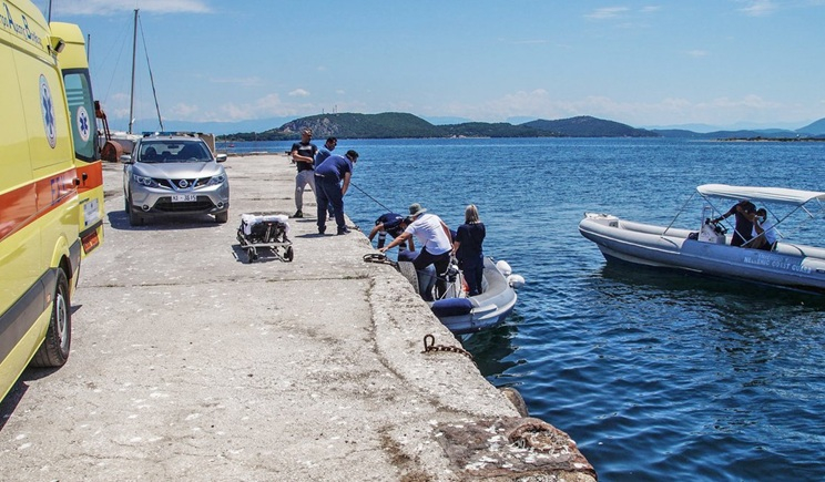 Τραυματισμός επιβάτιδας μετά τον απόπλου του από το λιμάνι της Ραφήνας - Μεταφέρθηκε στο Κ. Υ. Μυκόνου