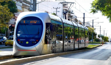 Τραγωδία στο Παλαιό Φάληρο: Ένας νεκρός από τη σύγκρουση ΙΧ με τραμ - Κυκλοφοριακές ρυθμίσεις