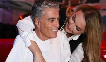 Πάρος: Νίκος Ευαγγελάτος και Τατιάνα Στεφανίδου στον Επιτάφιο και στις Αναπαραστάσεις της Μάρπησσας