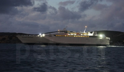 Μπλέχτηκε η άγκυρα και το πλοίο παρέμεινε για μιάμιση ώρα στο λιμάνι της Πάρου…(Βίντεο)