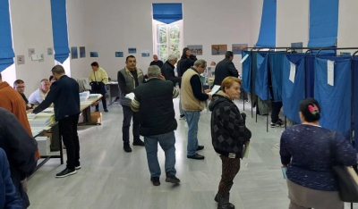 Ομαλά και με μεγάλη συμμετοχή συνεχίζεται η ψηφοφορία για τις εσωκομματικές εκλογές της Νέας Δημοκρατίας