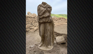 Ανακαλύφθηκε ακέφαλο μαρμάρινο άγαλμα της θεάς Αθηνάς στην αρχαία ελληνική πόλη της Λαοδίκειας στην Τουρκία, δείτε βίντεο και φωτογραφίες