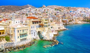 Από το Αιγαίο στο Λονδίνο: Η Σύρος λάμπει στη διεθνή σκηνή