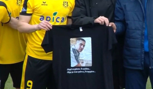 Οι παίκτες της Αναγέννησης Καρδίτσας απέτισαν φόρο τιμής στα θύματα των Τεμπών (βίντεο)