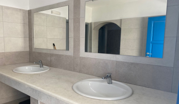 Στη διάθεση των πολιτών 10 δημοτικές και 52 χημικές τουαλέτες σε όλο το νησί