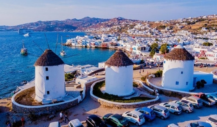 Εξιχνίαση κλοπής στη Μύκονο και σύλληψη αλλοδαπού για παράβαση ΚΟΚ στη Θήρα