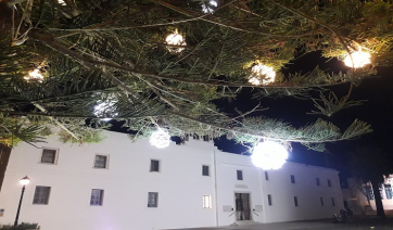 Η γιορτινή Πάρος είναι εδώ! Χριστουγεννιάτικος στολισμός σε όλο το νησί!