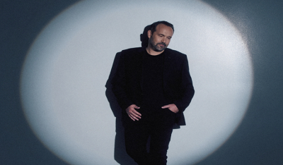 Ο Κώστας Μακεδόνας παρουσιάζει το νέο του τραγούδι