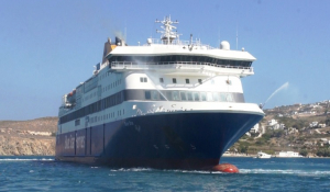 Πανηγυρικά απέδωσαν τιμές στην Παναγιά της Πάρου τα πλοία στο λιμάνι του νησιού! (Βίντεο)