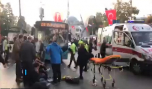 Πανικός στην Κωνσταντινούπολη: Λεωφορείο έπεσε σε στάση με πολίτες -Πολλοί τραυματίες [βίντεο]