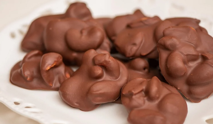 Θρεπτικά σοκολατάκια με 2 υλικά -Συνταγή του Δημήτρη Μακρυνιώτη