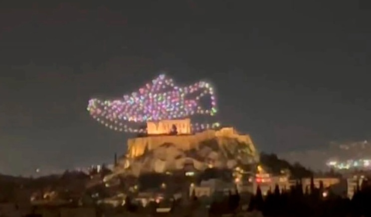 Άδεια για την απογείωση των drones της Adidas με φόντο την Ακρόπολη έναντι 380 ευρώ