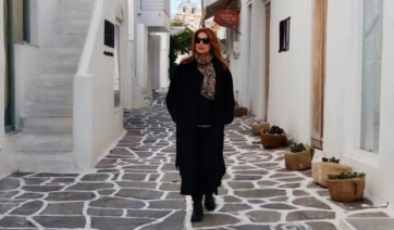 Η Άντζελα Γκερέκου ταξίδεψε στην Πάρο για καλό σκοπό