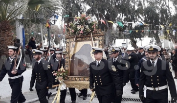 Με ευλάβεια, λαμπρότητα και στρατιωτικές τιμές γιορτάστηκε η Υπαπαντή του Κυρίου στη Νάουσα Πάρου
