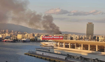 Μεγάλη φωτιά τώρα στο κέντρο του Πειραιά! (φωτο)